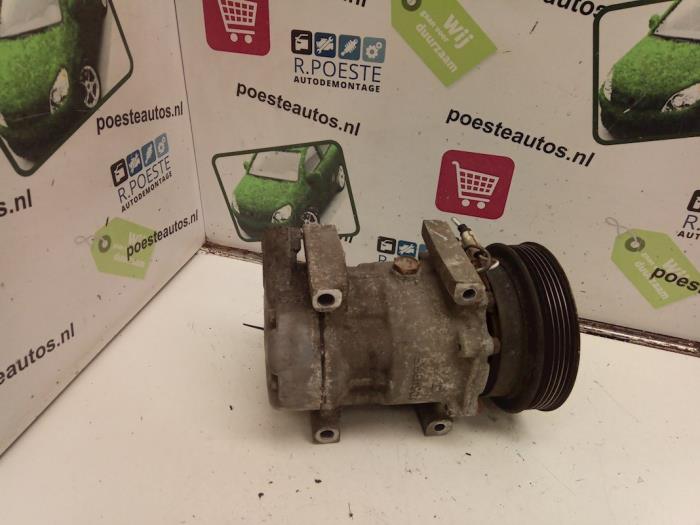 Air conditioning pump from a Renault Clio II (BB/CB) 1.4 16V 2001