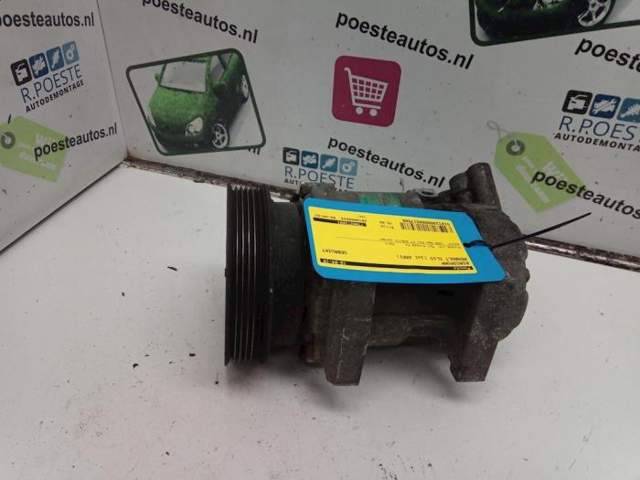 Air conditioning pump from a Renault Clio II (BB/CB) 1.4 16V 2001