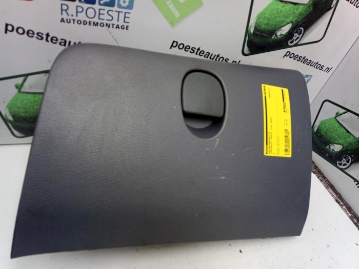 Begagnade Handskfack Chevrolet Matiz 0.8 S,SE Pris € 20,00 Marginaltabell erbjuds av Autodemontagebedrijf R. Poeste B.V.
