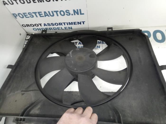 Cooling fans from a Mercedes-Benz E (W210) 2.7 E-270 CDI 20V 2000