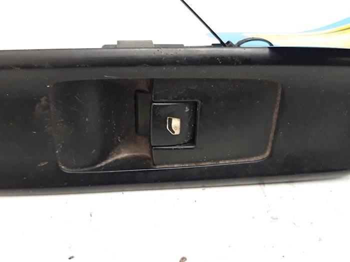 Usados Interruptor de ventanilla eléctrica Citroen C8 (EA/EB) 2.0 16V Precio € 15,00 Norma de margen ofrecido por Autodemontagebedrijf R. Poeste B.V.