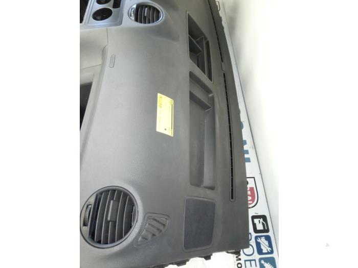 Dashboard from a Volkswagen Caddy III (2KA,2KH,2CA,2CH) 2.0 SDI 2006