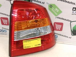 Usados Luz trasera derecha Opel Astra G (F08/48) 1.6 Precio € 10,00 Norma de margen ofrecido por Autodemontagebedrijf R. Poeste B.V.