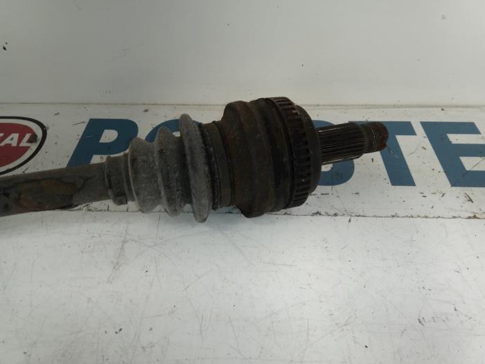 Drive shaft, rear right from a BMW 1 serie (E87/87N) 118d 16V 2005