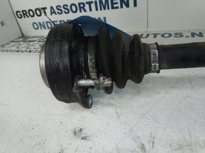 Drive shaft, rear right from a BMW 1 serie (E87/87N) 118d 16V 2005