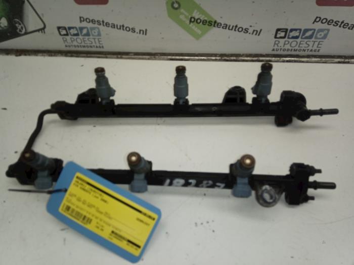 Usagé Système d'injection Kia Sorento I (JC) 3.5 V6 24V Prix € 150,00 Règlement à la marge proposé par Autodemontagebedrijf R. Poeste B.V.