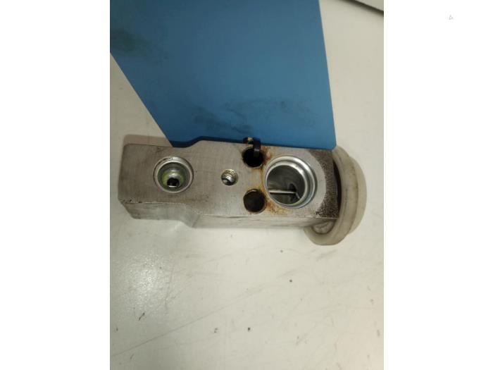 Gebrauchte Ausgleichventil Airco Kia Sorento I (JC) 3.5 V6 24V Preis € 40,00 Margenregelung angeboten von Autodemontagebedrijf R. Poeste B.V.