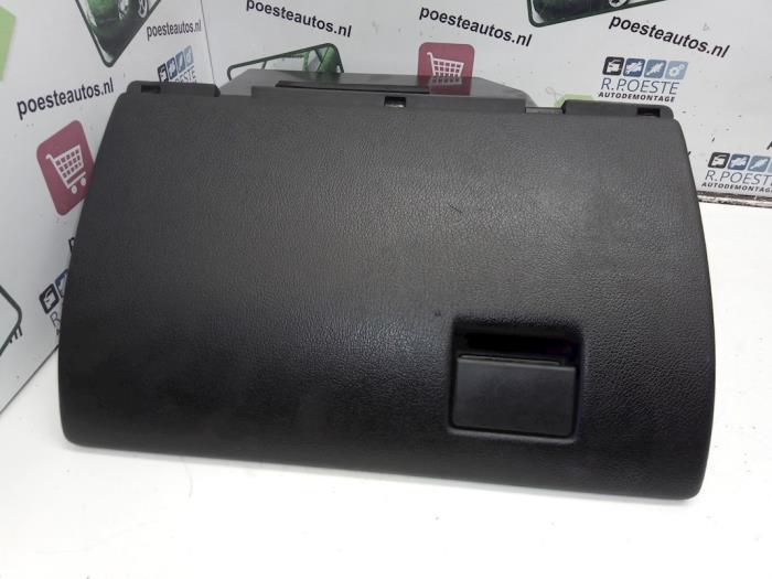 Begagnade Handskfack Opel Astra G (F08/48) 1.6 Pris € 20,00 Marginaltabell erbjuds av Autodemontagebedrijf R. Poeste B.V.