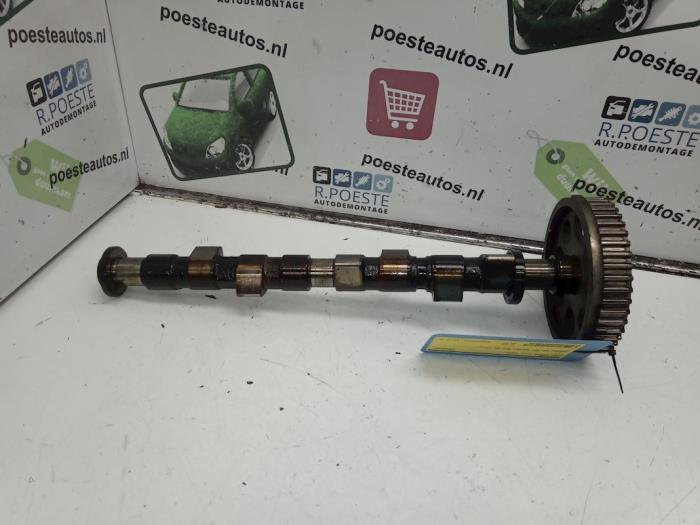 Camshaft from a Fiat Punto II (188) 1.2 60 S 2002