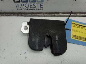 Usagé Mécanique de verrouillage couvercle coffre Seat Ibiza III (6L1) 2.0 Prix € 20,00 Règlement à la marge proposé par Autodemontagebedrijf R. Poeste B.V.