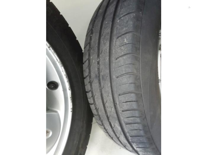 Set of wheels + tyres from a MINI Mini One/Cooper (R50) 1.6 16V One 2004