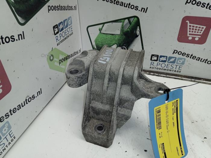 Gebrauchte Motorlager Opel Vectra C Caravan 1.9 CDTI 16V Preis € 40,00 Margenregelung angeboten von Autodemontagebedrijf R. Poeste B.V.