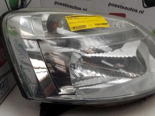 Używane Reflektor prawy Peugeot Partner 1.9D Cena € 20,00 Procedura marży oferowane przez Autodemontagebedrijf R. Poeste B.V.