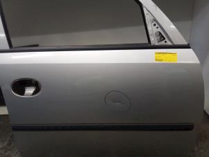 Używane Drzwi prawe przednie wersja 4-drzwiowa Opel Meriva 1.6 16V Cena € 60,00 Procedura marży oferowane przez Autodemontagebedrijf R. Poeste B.V.