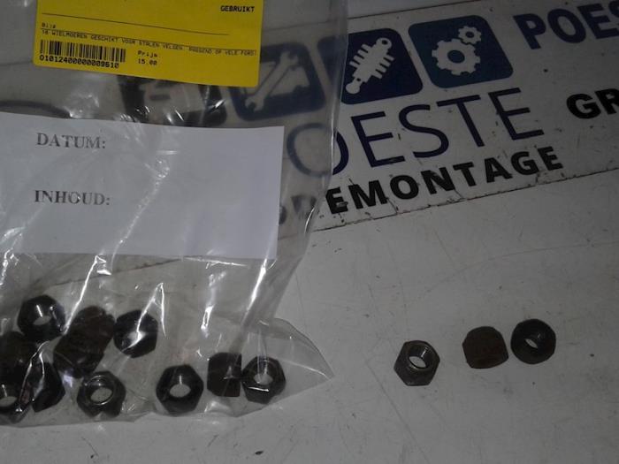 Używane Nakretka sruby kola Ford Ka I 1.3i Cena € 15,00 Procedura marży oferowane przez Autodemontagebedrijf R. Poeste B.V.