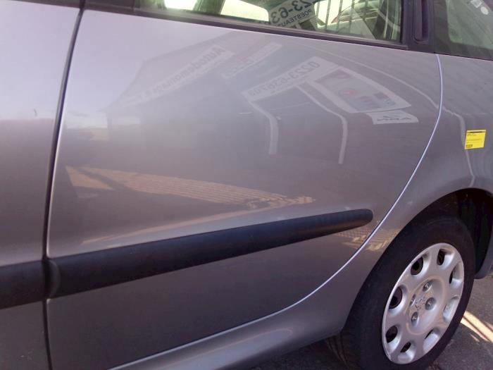 Tür 4-türig links hinten van een Peugeot 206 SW (2E/K) 1.4 2003
