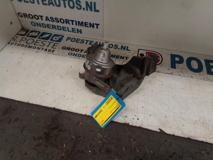 Engine mount from a MINI Mini One/Cooper (R50) 1.6 16V One 2004