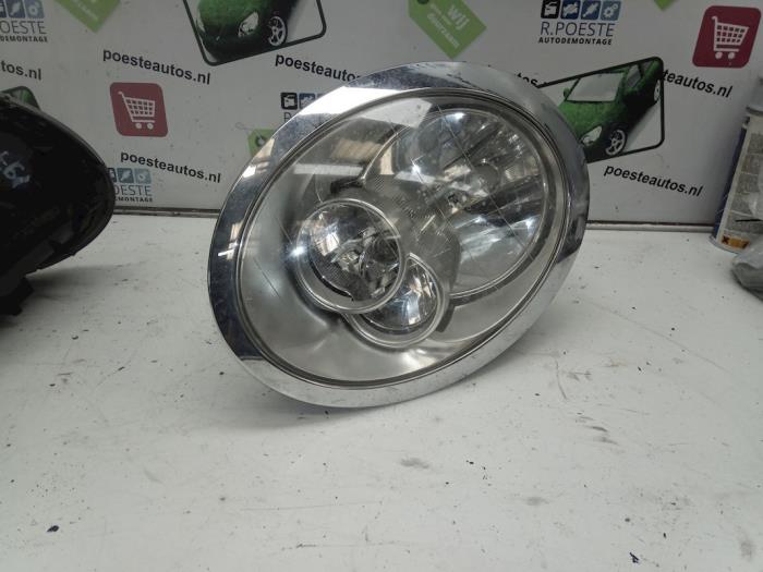 Używane Reflektor lewy BMW Mini (R50/53) 1.6 16V One Cena € 25,00 Procedura marży oferowane przez Autodemontagebedrijf R. Poeste B.V.