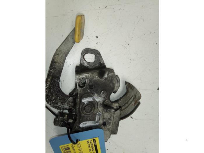 Bonnet lock mechanism from a MINI Mini One/Cooper (R50) 1.6 16V One 2004