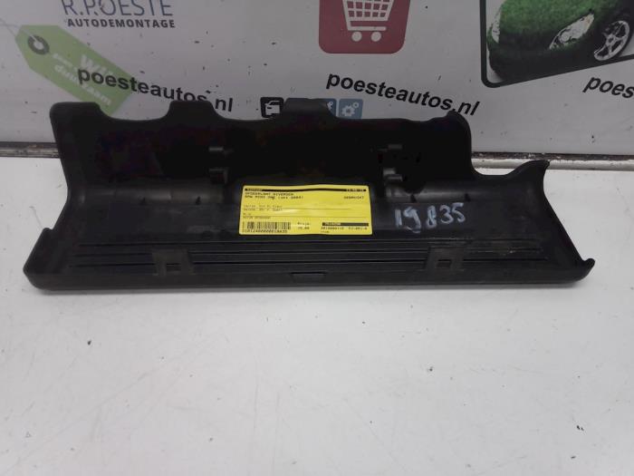 Gebrauchte Abdeckplatte sonstige BMW Mini (R50/53) 1.6 16V One Preis € 15,00 Margenregelung angeboten von Autodemontagebedrijf R. Poeste B.V.