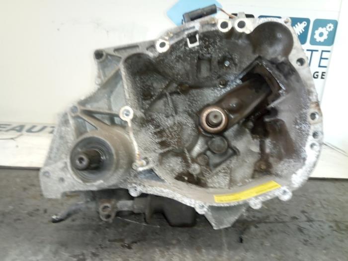 Getriebe van een Renault Clio II (BB/CB) 1.2 2002