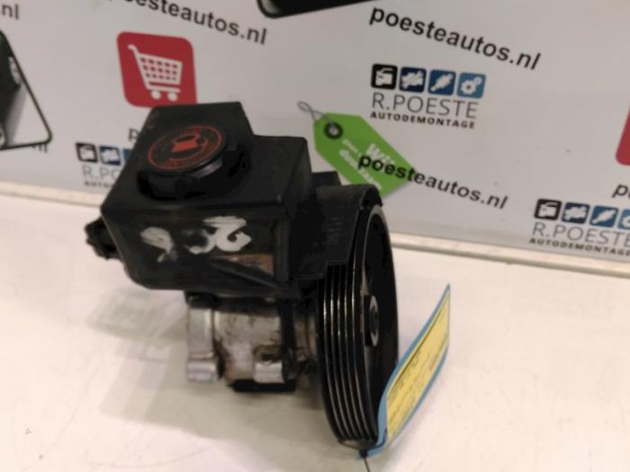 Power steering pump from a Peugeot 206 (2A/C/H/J/S) 1.6 XS,XT 2000