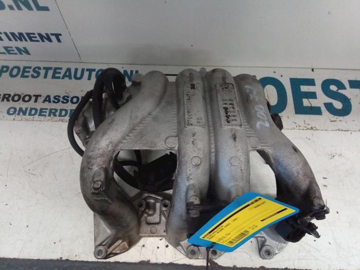 Używane Kolektor dolotowy Renault Megane Scénic (JA) 1.6 RN Cena € 40,00 Procedura marży oferowane przez Autodemontagebedrijf R. Poeste B.V.