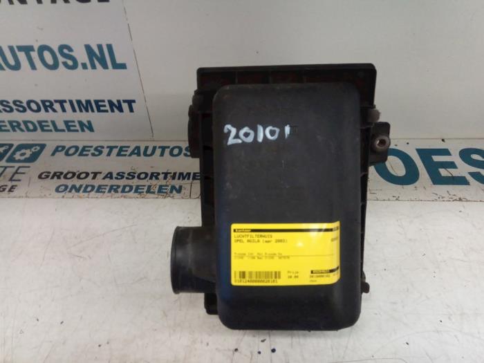 Begagnade Luftfilterhus Opel Agila (A) 1.2 16V Pris € 20,00 Marginaltabell erbjuds av Autodemontagebedrijf R. Poeste B.V.