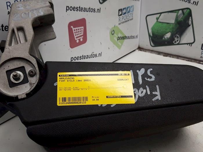 Używane Podlokietnik Fiat Stilo (192A/B) 1.9 JTD 115 5-Drs. Cena € 30,00 Procedura marży oferowane przez Autodemontagebedrijf R. Poeste B.V.