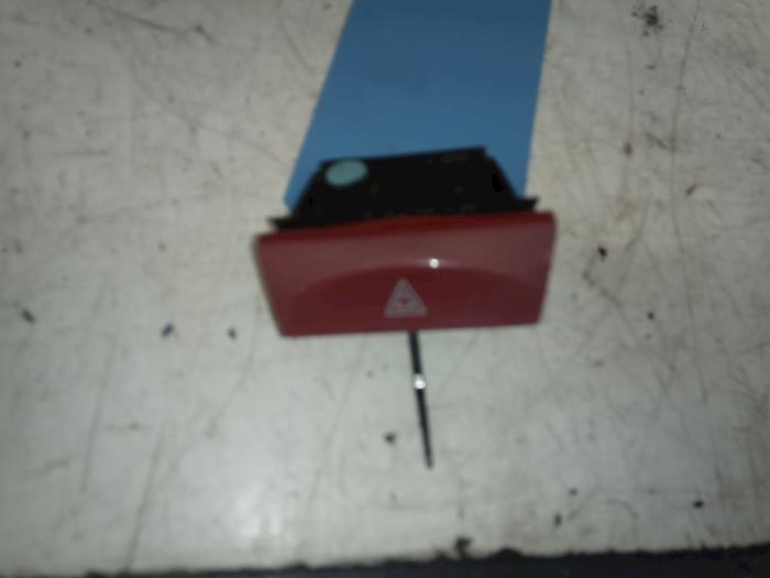 Interruptor de luz de pánico de un Fiat Stilo (192A/B) 1.2 16V 3-Drs. 2003