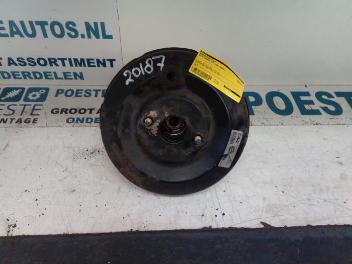 Usagé Servo frein Alfa Romeo 147 (937) 1.6 HP Twin Spark 16V Prix € 50,00 Règlement à la marge proposé par Autodemontagebedrijf R. Poeste B.V.