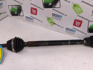 Used Front drive shaft, right Volkswagen Polo III (6N1) 1.6i 75 Price € 30,00 Margin scheme offered by Autodemontagebedrijf R. Poeste B.V.
