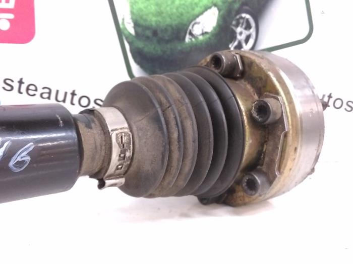 Front drive shaft, right from a Volkswagen Polo III (6N1) 1.6i 75 1997