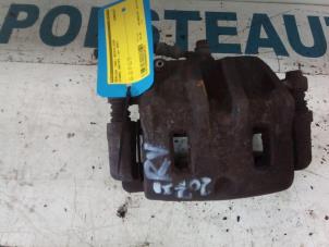 Used Front brake calliper, right Hyundai Santa Fe I 2.4 16V 4x4 Price € 50,00 Margin scheme offered by Autodemontagebedrijf R. Poeste B.V.