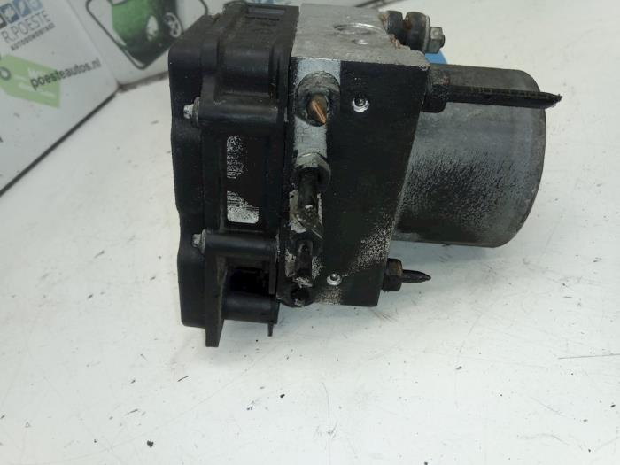 ABS pump from a Opel Meriva 1.4 16V Twinport 2005