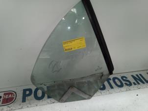 Usagé Vitre triangulaire arrière droite Peugeot 206 CC (2D) 1.6 16V Prix € 50,00 Règlement à la marge proposé par Autodemontagebedrijf R. Poeste B.V.