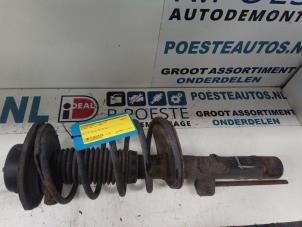 Usados Barra de amortiguador izquierda delante Peugeot 206 CC (2D) 1.6 16V Precio € 30,00 Norma de margen ofrecido por Autodemontagebedrijf R. Poeste B.V.