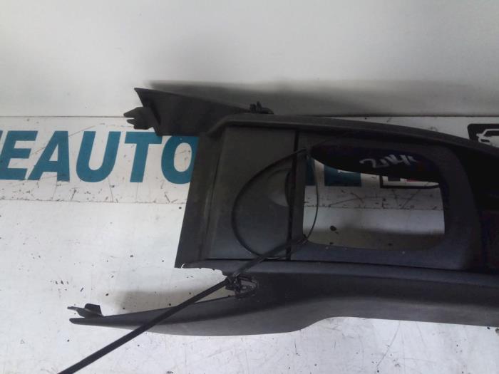 Middle console from a Peugeot 207/207+ (WA/WC/WM) 1.4 16V VTi 2008