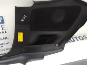 Usagé Revêtement panneau latéral arrière droit Peugeot 207/207+ (WA/WC/WM) 1.4 16V VTi Prix € 35,00 Règlement à la marge proposé par Autodemontagebedrijf R. Poeste B.V.
