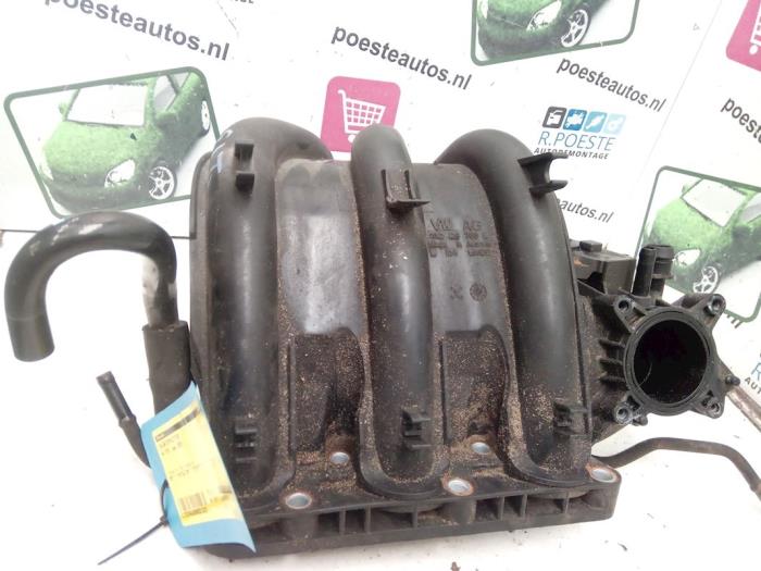 Używane Kolektor dolotowy Volkswagen Fox (5Z) 1.2 Cena € 50,00 Procedura marży oferowane przez Autodemontagebedrijf R. Poeste B.V.