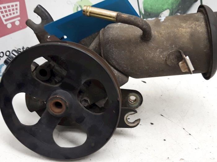Usagé Pompe de direction Toyota Yaris (P1) 1.3 16V VVT-i Prix € 40,00 Règlement à la marge proposé par Autodemontagebedrijf R. Poeste B.V.