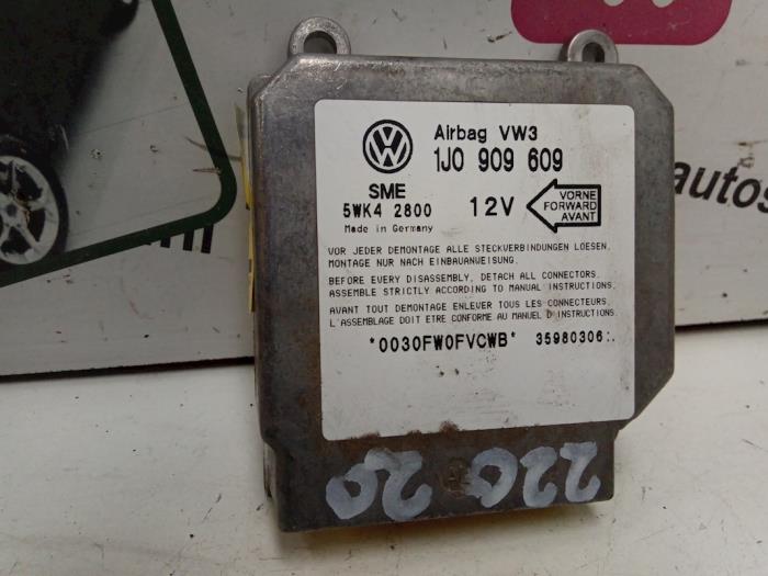 Airbag Module from a Volkswagen New Beetle (9C1/9G1) 2.0 2000