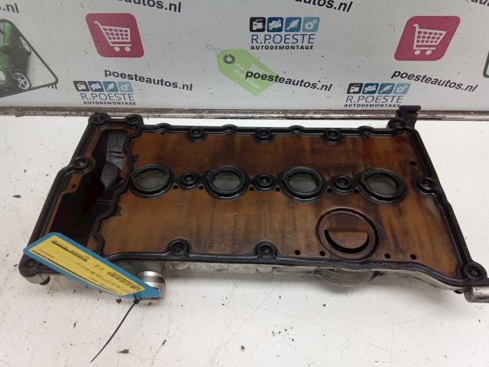 Usagé Couvercle soupapes Volkswagen Passat (3B3) 2.0 20V Prix € 45,00 Règlement à la marge proposé par Autodemontagebedrijf R. Poeste B.V.