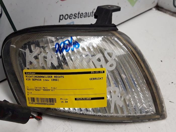 Używane Kierunkowskaz prawy Kia Sephia (FA/FB22) 1.5i 16V Cena € 15,00 Procedura marży oferowane przez Autodemontagebedrijf R. Poeste B.V.