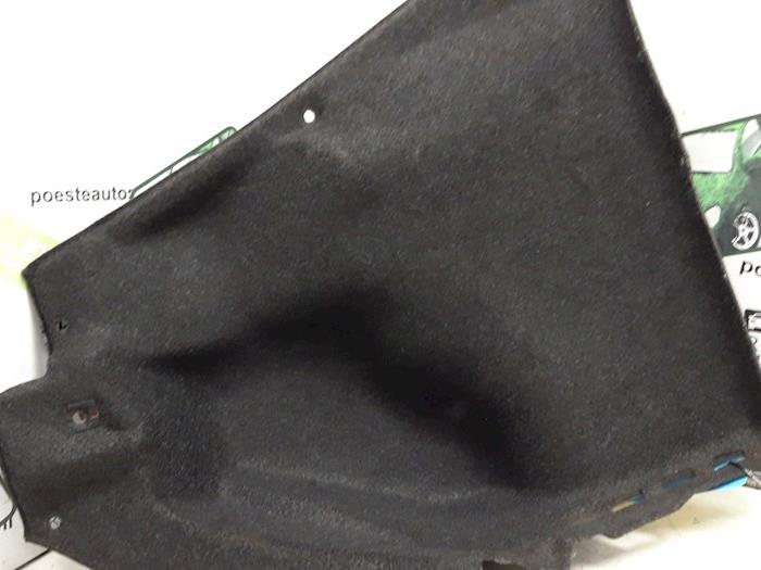 Tapicerka pokrywy bagaznika lewa z Suzuki Swift (ZA/ZC/ZD1/2/3/9) 1.5 VVT 16V 2006