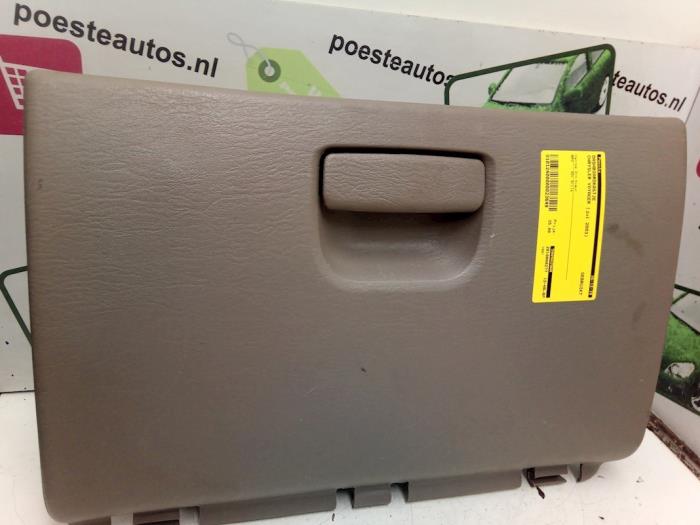 Begagnade Handskfack Chrysler Voyager/Grand Voyager (RG/RS) 2.4 16V Pris € 35,00 Marginaltabell erbjuds av Autodemontagebedrijf R. Poeste B.V.