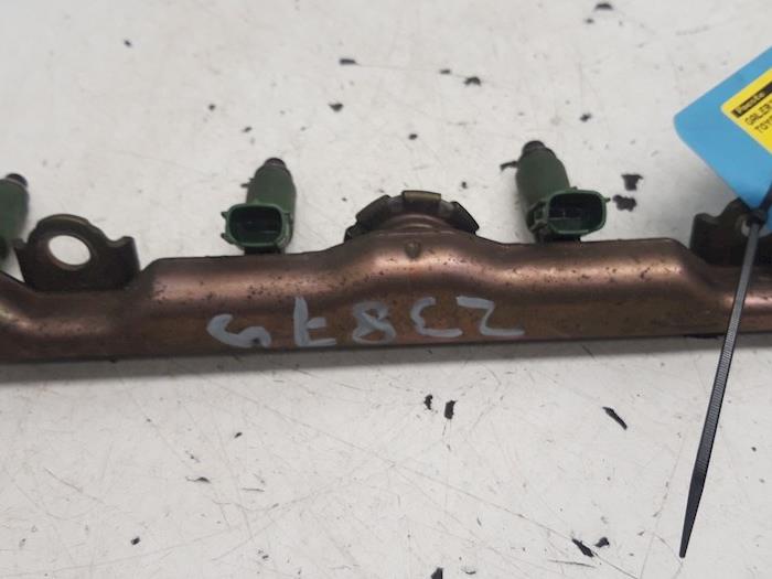 Usagé Système d'injection Toyota Avensis (T22) 1.8 16V VVT-i Prix € 75,00 Règlement à la marge proposé par Autodemontagebedrijf R. Poeste B.V.