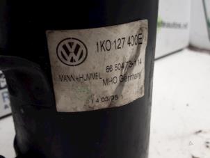 Usagé Boîtier de filtre carburant Volkswagen Golf V (1K1) 1.9 TDI Prix € 30,00 Règlement à la marge proposé par Autodemontagebedrijf R. Poeste B.V.