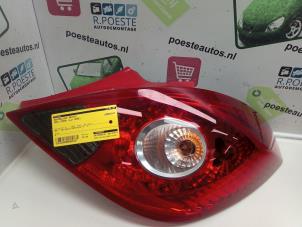 Używane Tylne swiatlo pozycyjne prawe Opel Corsa D 1.3 CDTi 16V ecoFLEX Cena € 25,00 Procedura marży oferowane przez Autodemontagebedrijf R. Poeste B.V.