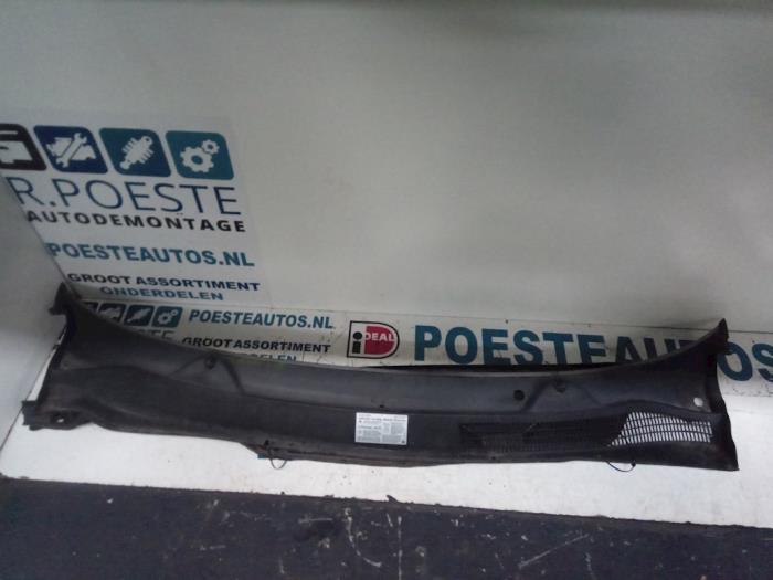 Używane Parawan Opel Corsa D 1.3 CDTi 16V ecoFLEX Cena € 30,00 Procedura marży oferowane przez Autodemontagebedrijf R. Poeste B.V.